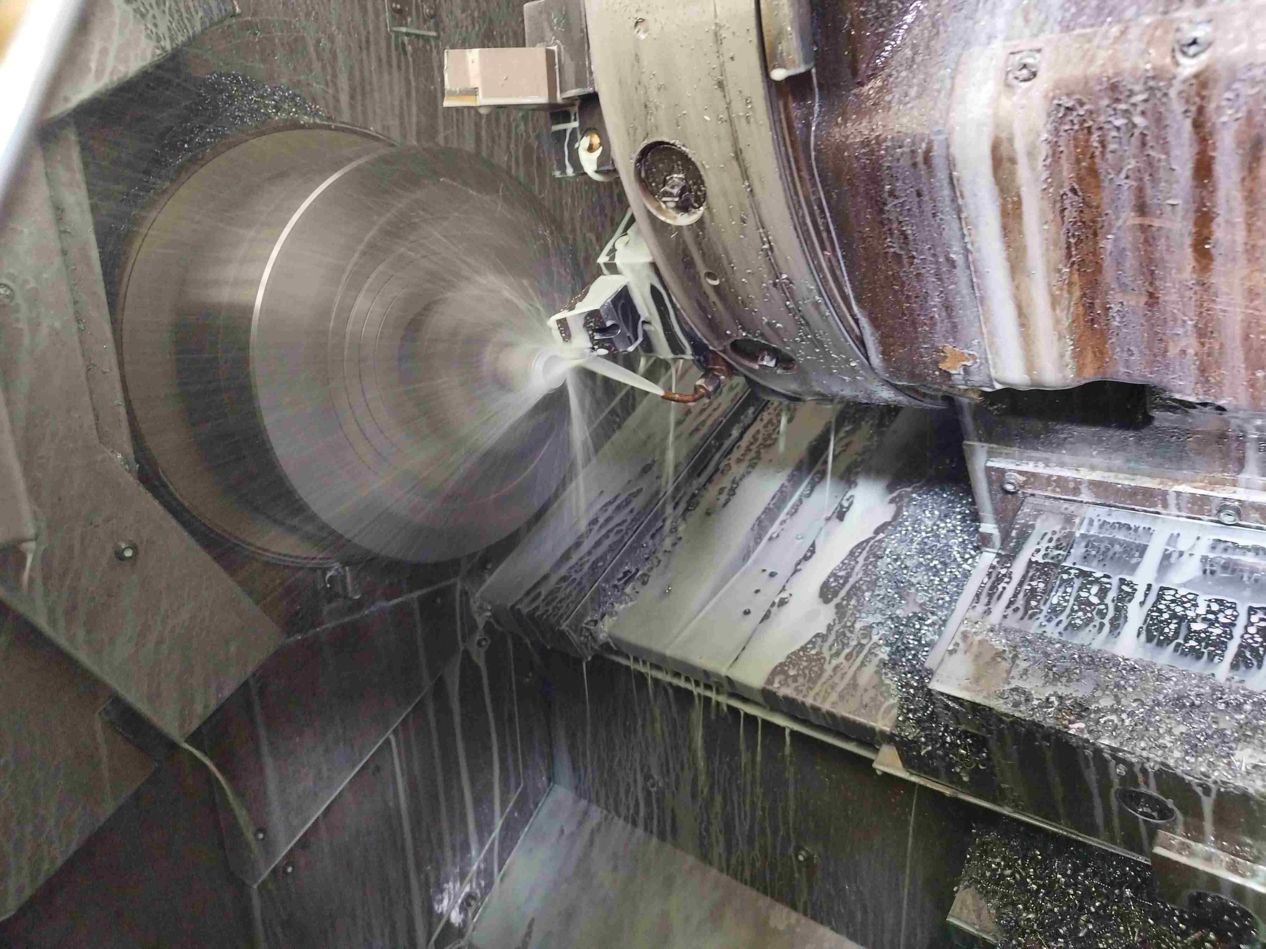 עיבוד שבבי וחריטת CNC על מחרטה